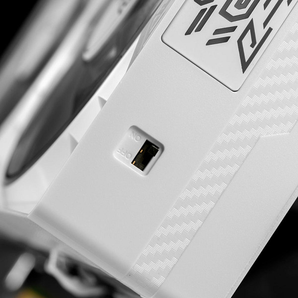 Placa de Video Galax GeForce RTX 5070 1-Click OC White, 12GB, GDDR7, 192-bit, DLSS4,  57NON7MDBSWH